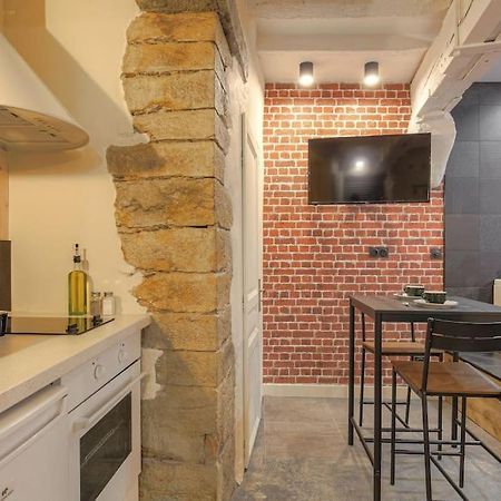 Industrial-Style Studio With Bathtub, Vieux-Lyon Zewnętrze zdjęcie